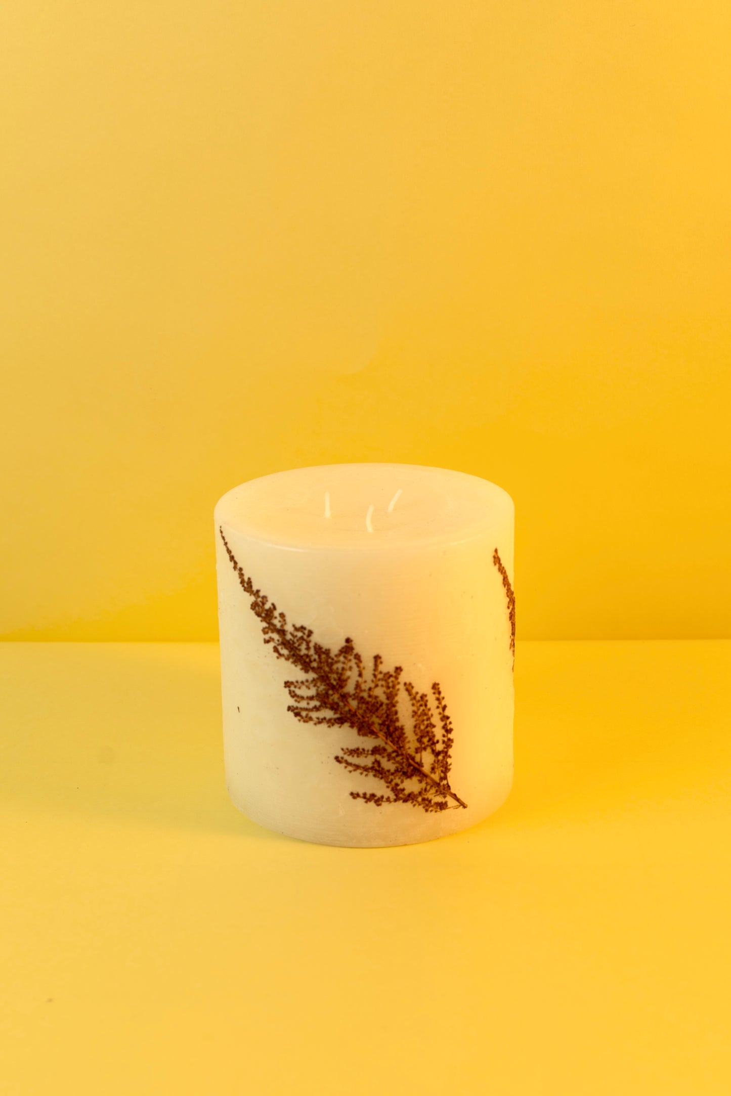 Candle decorated with dried flowers (big size)